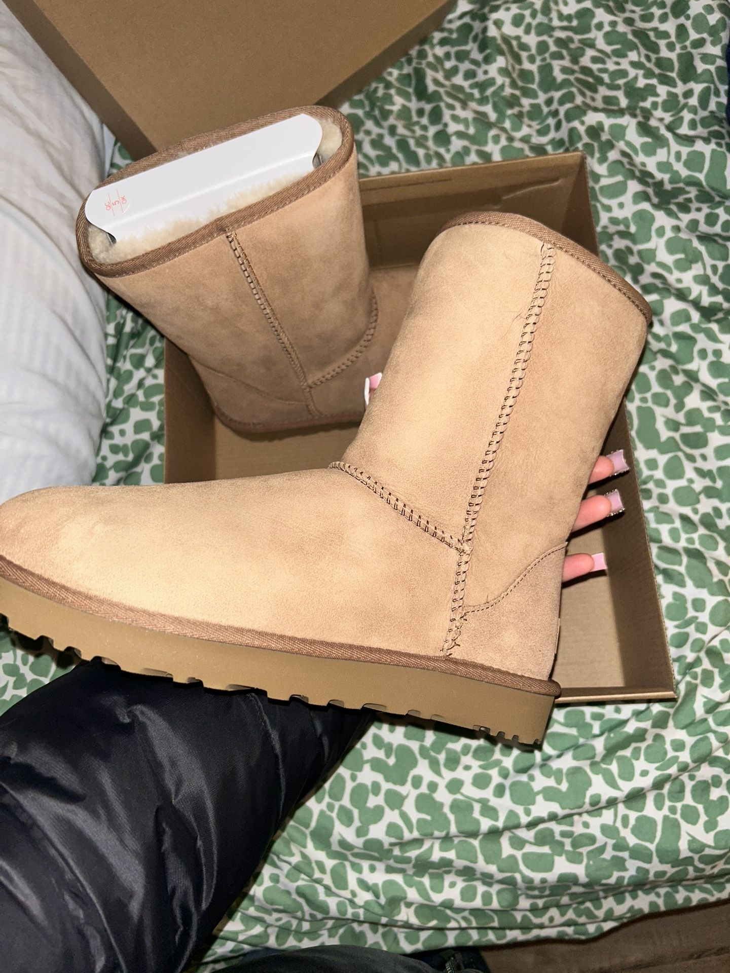 UGG Tan Winter Boots Mid-Calf Sheepskin/Size10