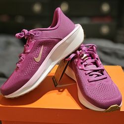 Brand new women Nike quest 6