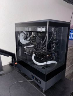 Clean Custom Gaming PC