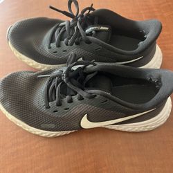 Nike Size 6/5