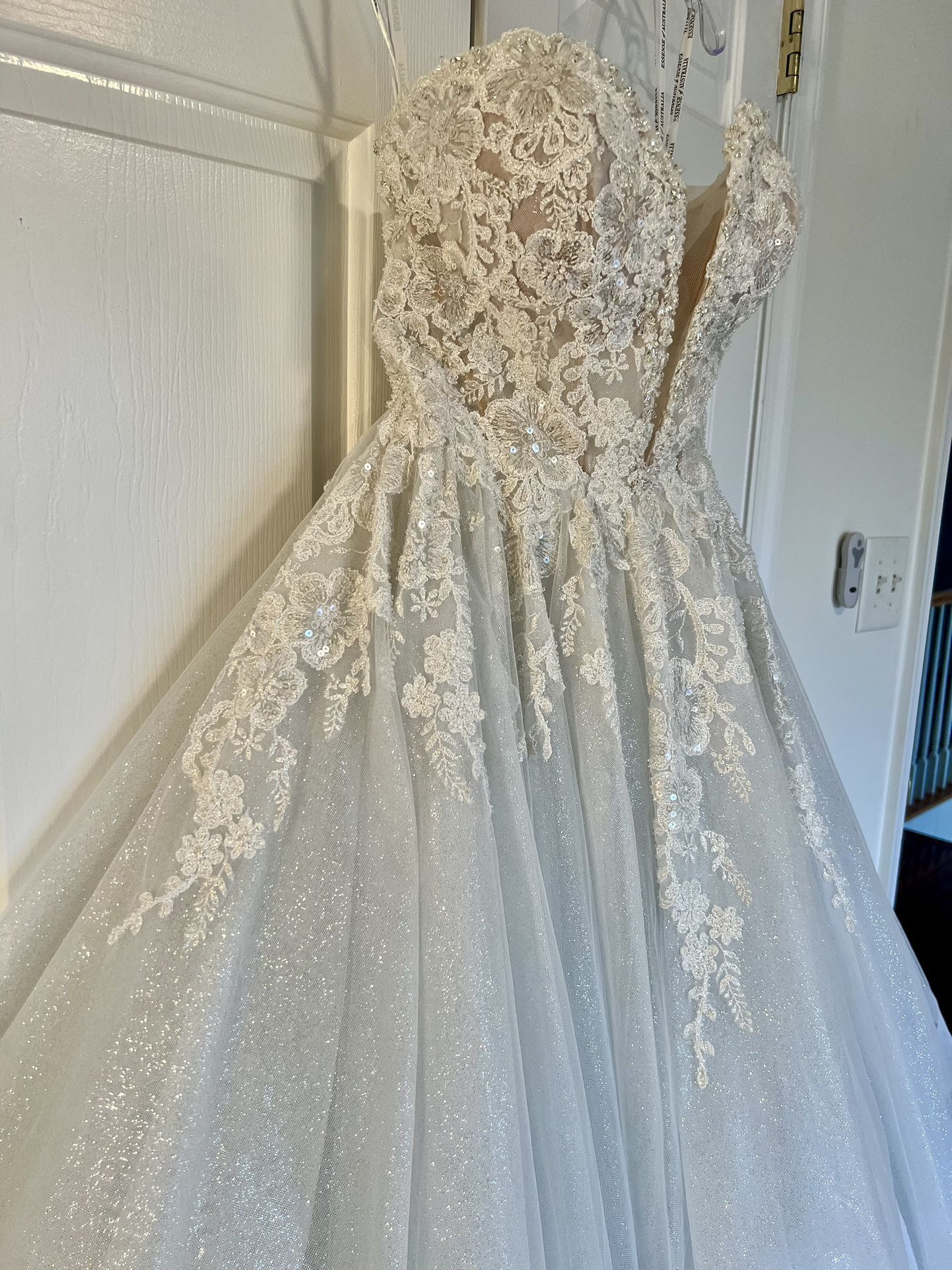 Wedding dress - Essence Of Australia D2894