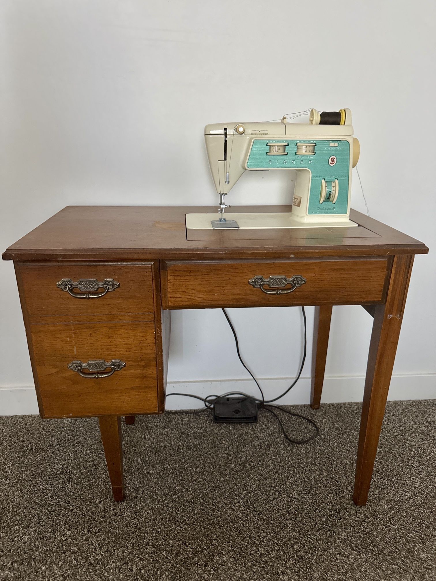 Vintage Singer Deluxe Zig-Zag Sewing Machine (Model 755) with Cabinet