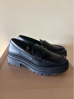 Women’s black loafer size 7
