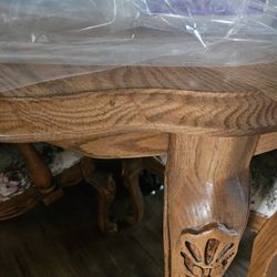 Oak Dinning Room Table With Chairs.