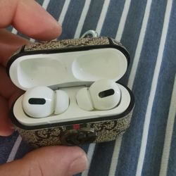 Apple Air Pods With Case