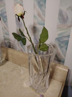 Beautiful heavy carved glass crystal vase
