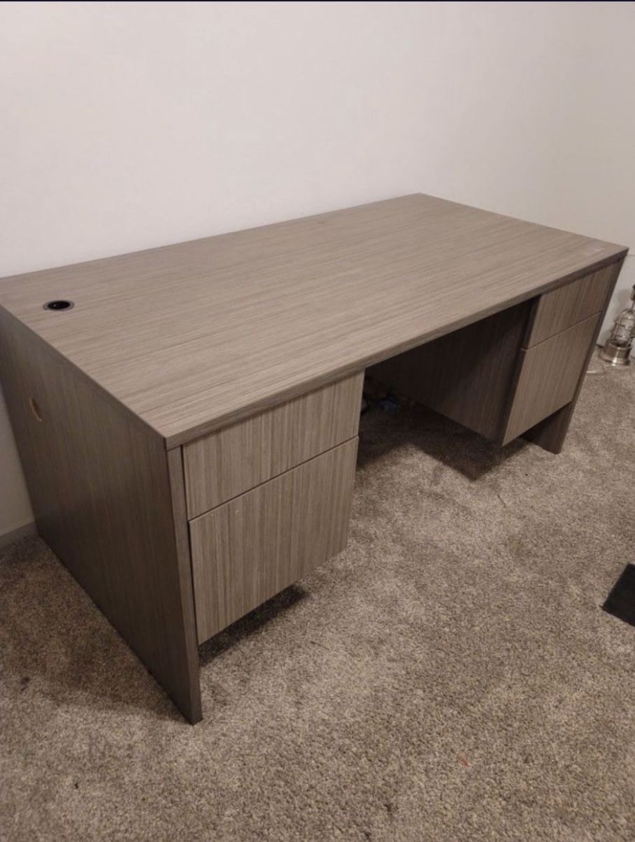 Desk for Sale in Bakersfield, CA OfferUp