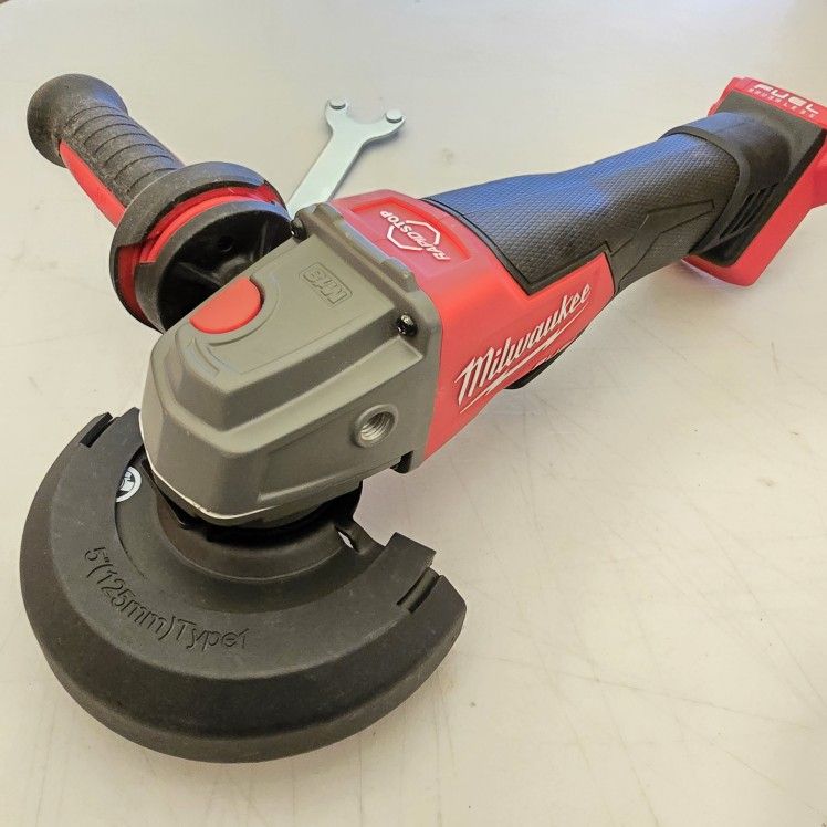 Milwaukee M18 FUEL 18V Lithium-Ion Brushless Cordless 4-1/2 in./5 in. Grinder