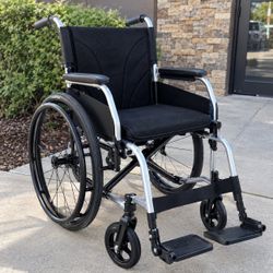 Ultra lightweight manual wheelchair
