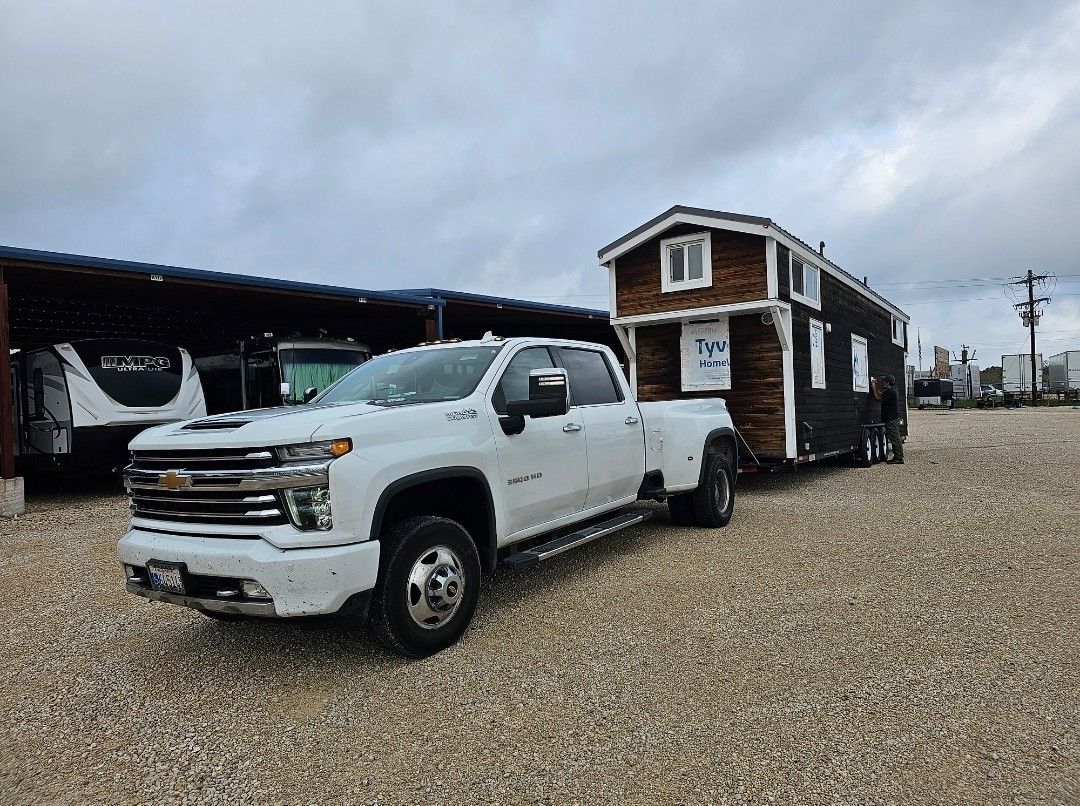 RV & Flatbed Vehicle Towing