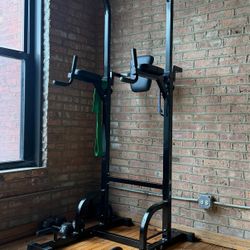 Chin-Up / Dip / Leg Raise Station 