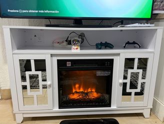 Mesita para televisor con chimenea