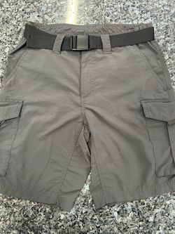 Men's Falls Creek cargo shorts, size 30, with built-in belt.