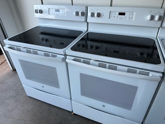 GE White Electric stove 30” (1 month warranty)