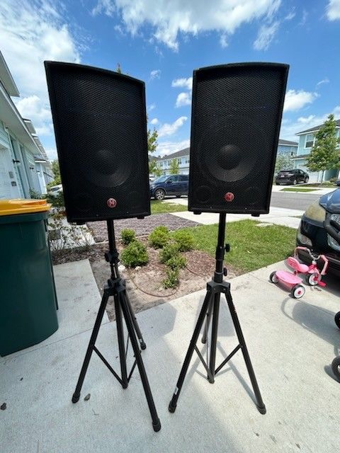 2 Harbinger M120 Speakers With Stands