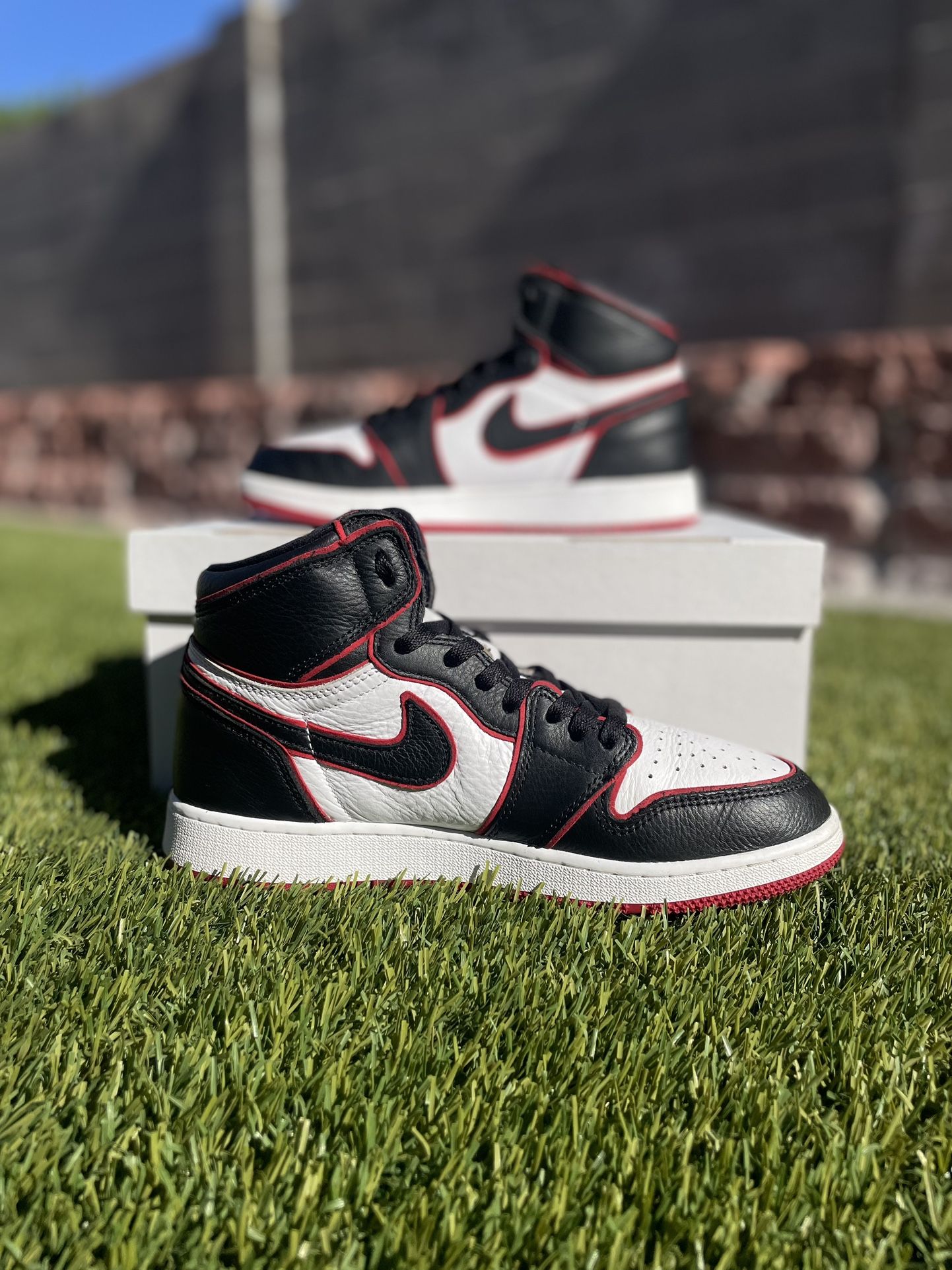 Size 7M/8.5W Jordan 1 Retro High OG Bloodline 2019 - www 