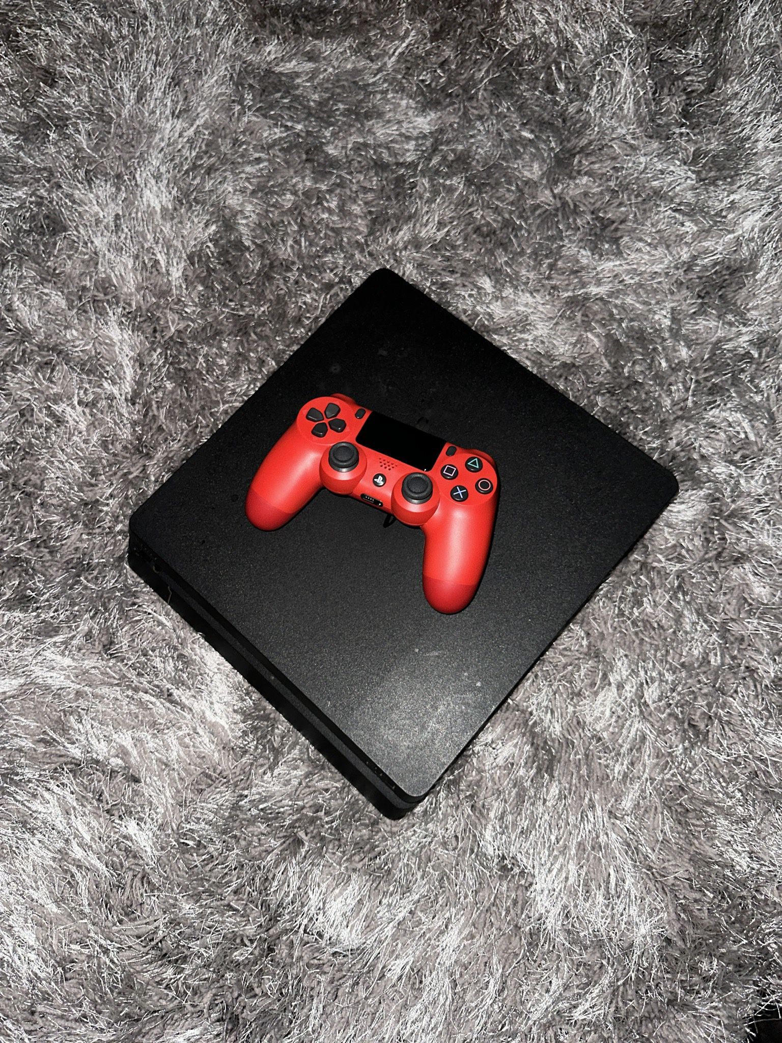 Schat lade Netto Ps4 Slim-Runs good needs cleaning. Red Controller-Brand New for Sale in  Carrollton, GA - OfferUp