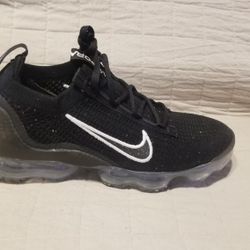 Nike Women's air Vapormax 2021 Size 9.5