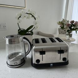 Selling a kettle and toaster 