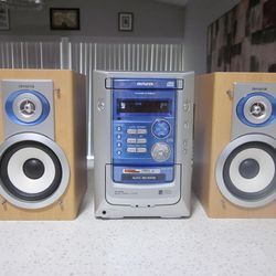 Aiwa Hi-fi Stereo System With Speakers , Radio , Cd Player , Equalizer And More In Excellent Condition . Great Sounding System .
