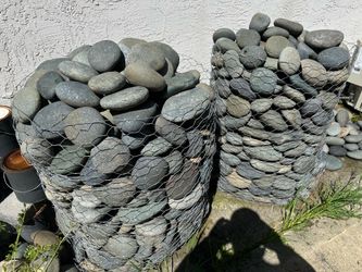 4-6” round rocks for waterless landscaping.