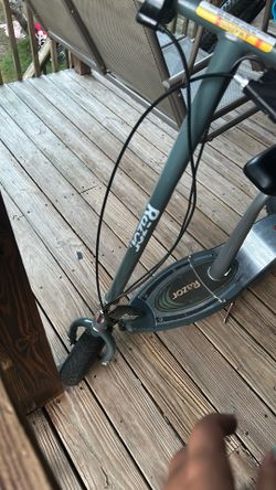 Electric razor scooter