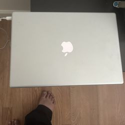 Apple Laptop Model A1095