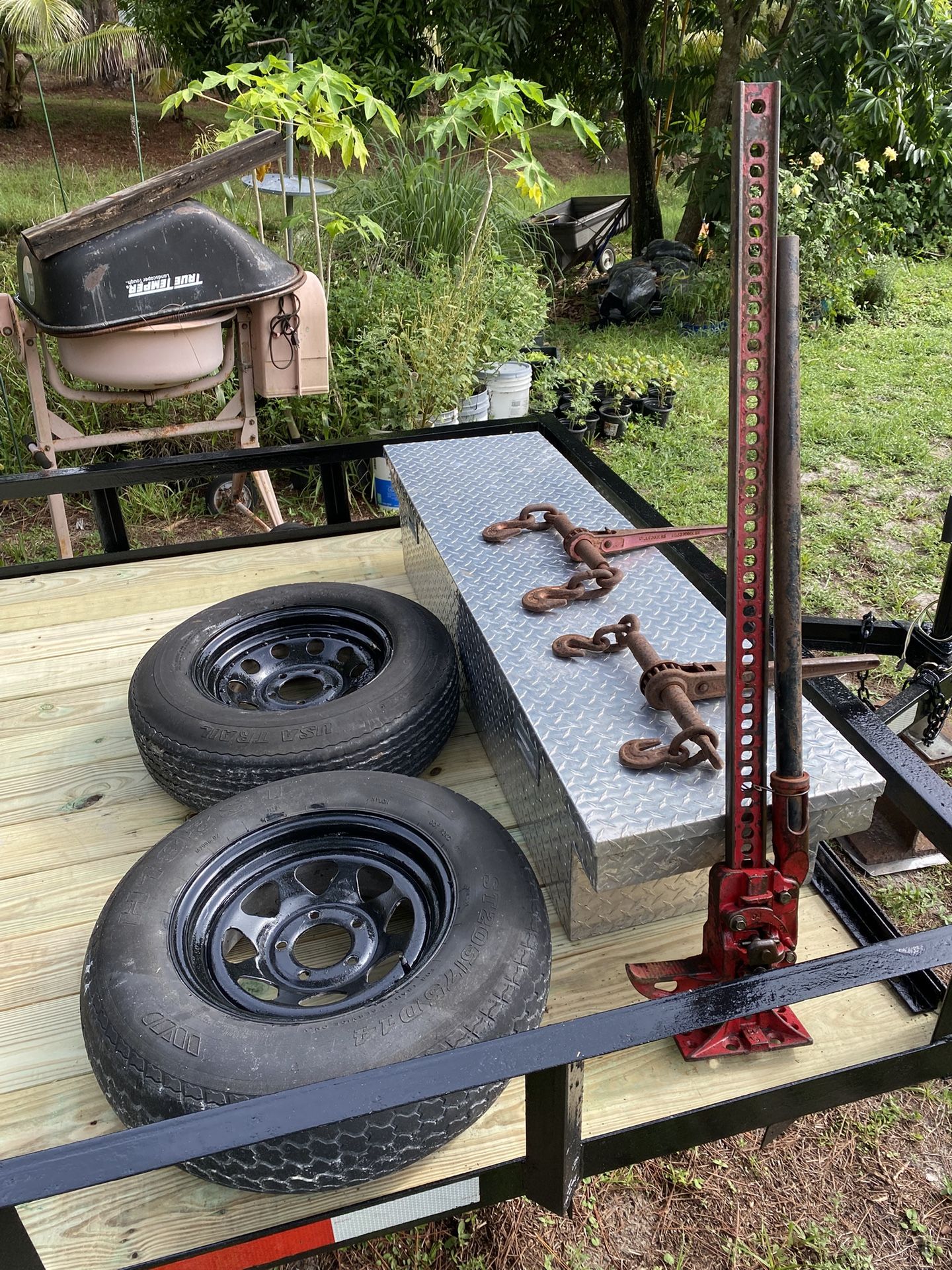 16 foot trailer ready to go with new planks everything works no problem. Moving cannot take the trailer with me. It comes with everything seen in the