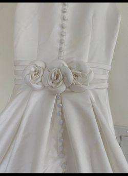 Y2K Vintage  Ilissa Designed by Demetrios Wedding Gown  Size: 2/3