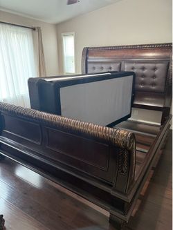Kind bed, spring box, and chest with mirror