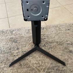LG UltraGear swivel Computer monitor TV STAND ONLY w/ Vesa Plate and screws. Excellent condition. Fits Monitors From 15-37 Inches