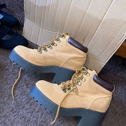 Women’s Size 5 wedge boots