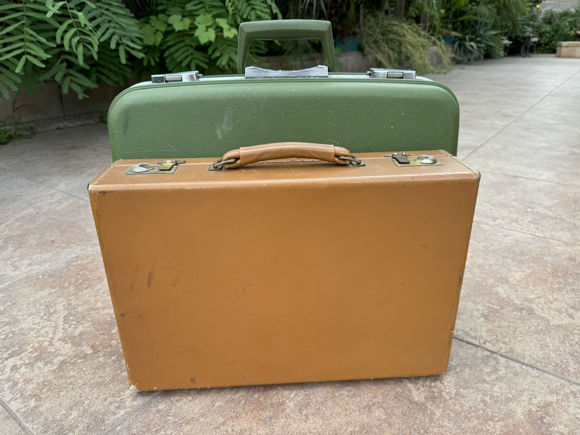 Vintage Suitcase Luggage Oshkosh Hard Case Prescott Leather Green Brown