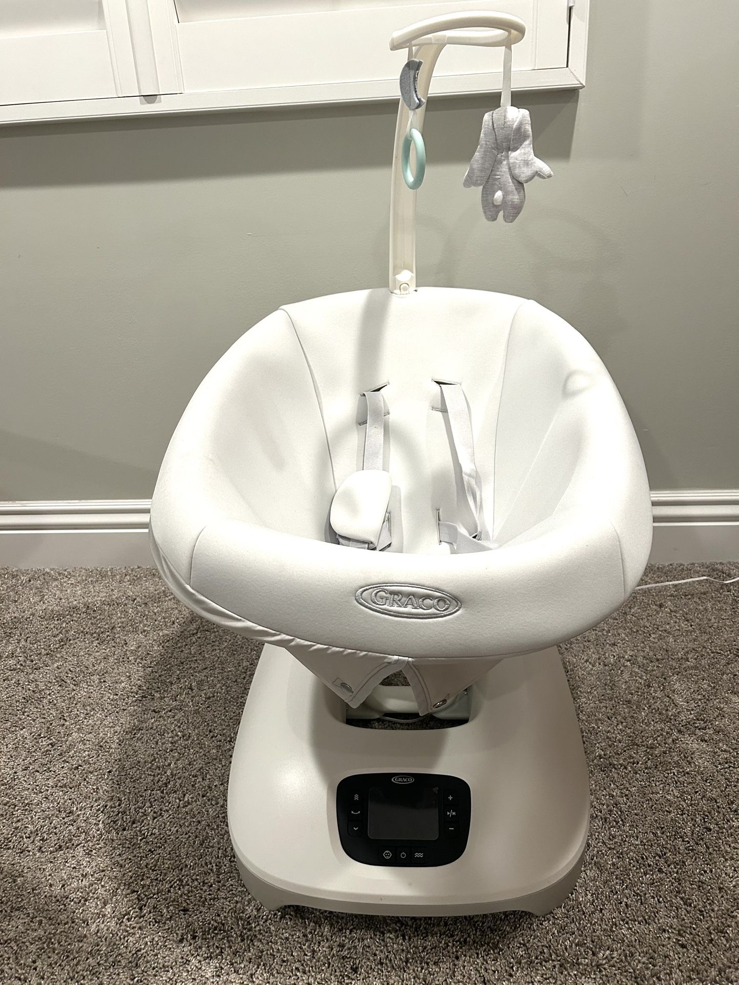 LIKE NEW Graco Smartsense Swing For Calming Infant
