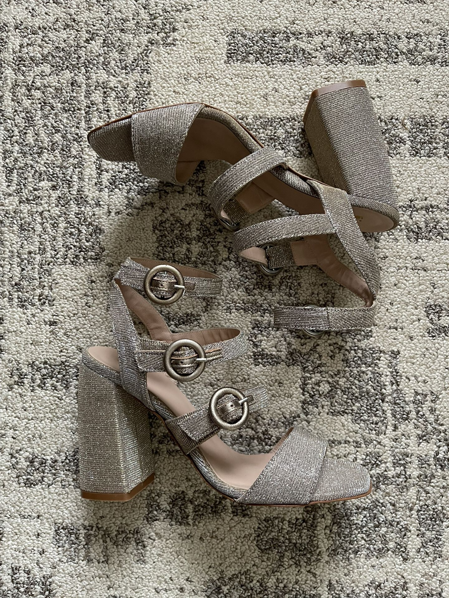 New Prezioso metallic block-heel sandals with multiple buckle straps Size 7