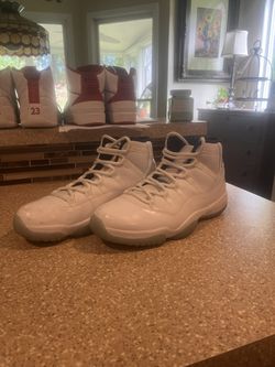 Jordan 11 Retro Legend Blue