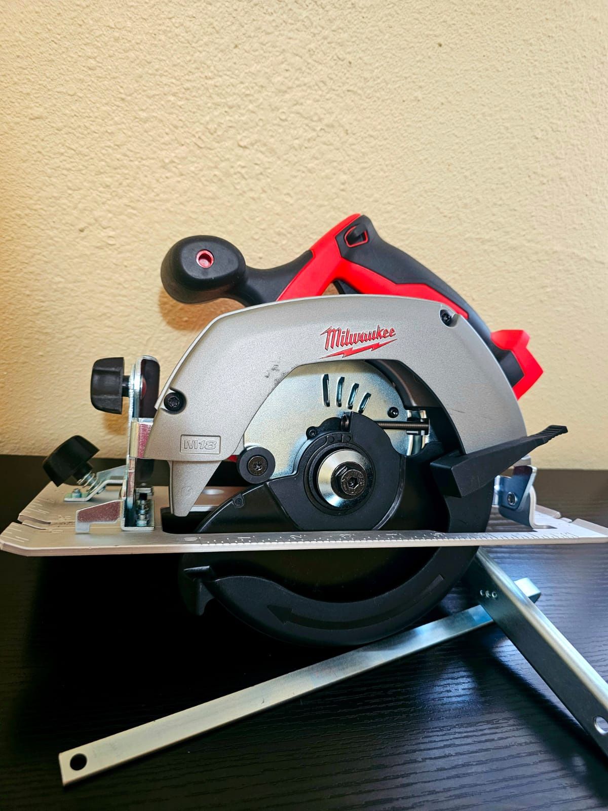 MILWAUKEE M18 6 1/2 CIRCULAR SAW