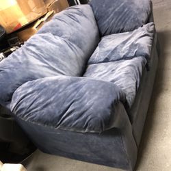 Super comfortable good condition loveseat