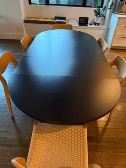 New Extendable round to oval dining table extends from seating 4 to 12 people