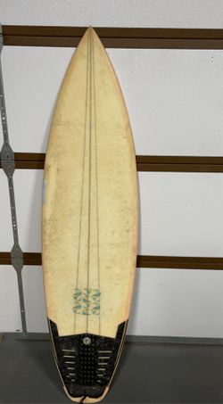 Surfboard 5’7”