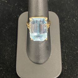 14kt Blue Topaz Ring 