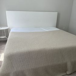 I'm selling a king-size bed