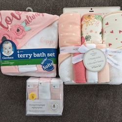 Bundle of Baby Girl Hooded Towels and Washcloths NWT