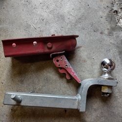 U-Haul V-5 Trailer Hitch Mount
2 pc 
