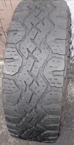 1- Goodyear Wrangler LT 285-75-18