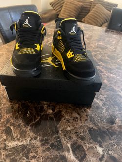 Selling Jordan 4 yellow thunder