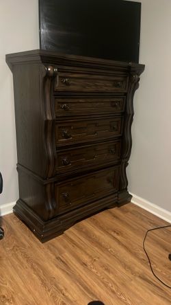 good condition hard wood dresser