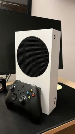 Xbox Series S – Excellent Condition – Box + Controller Included