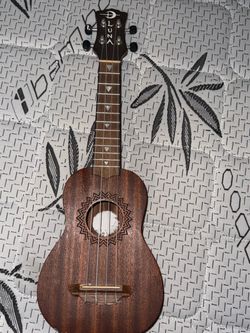 Luna Vintage Mahogany Soprano Ukulele