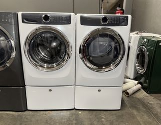 ELECTROLUX XL CAPACITY WASHER DRYER ELECTRIC SET 